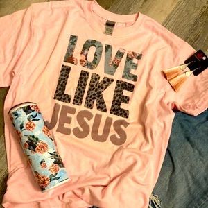 Love like Jesus tee